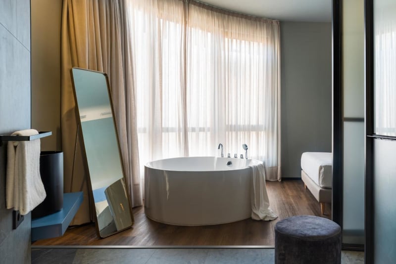 Muralla Sevilla Suites by Lola. Loft Premium con Bañera - A
